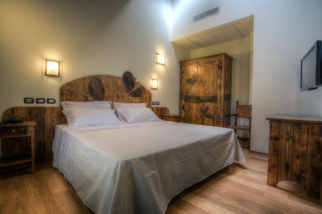 Hotel Il Duca Del Montefeltro Pennabilli Habitación foto
