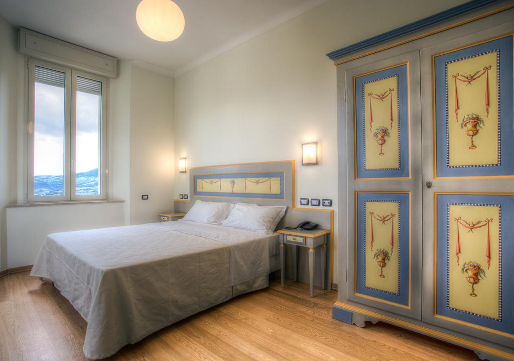 Hotel Il Duca Del Montefeltro Pennabilli Habitación foto